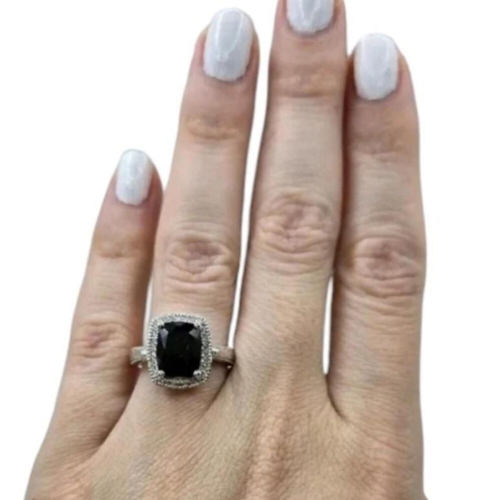 Luxe-jewelry-designs Women's Black and Silver Jewellery